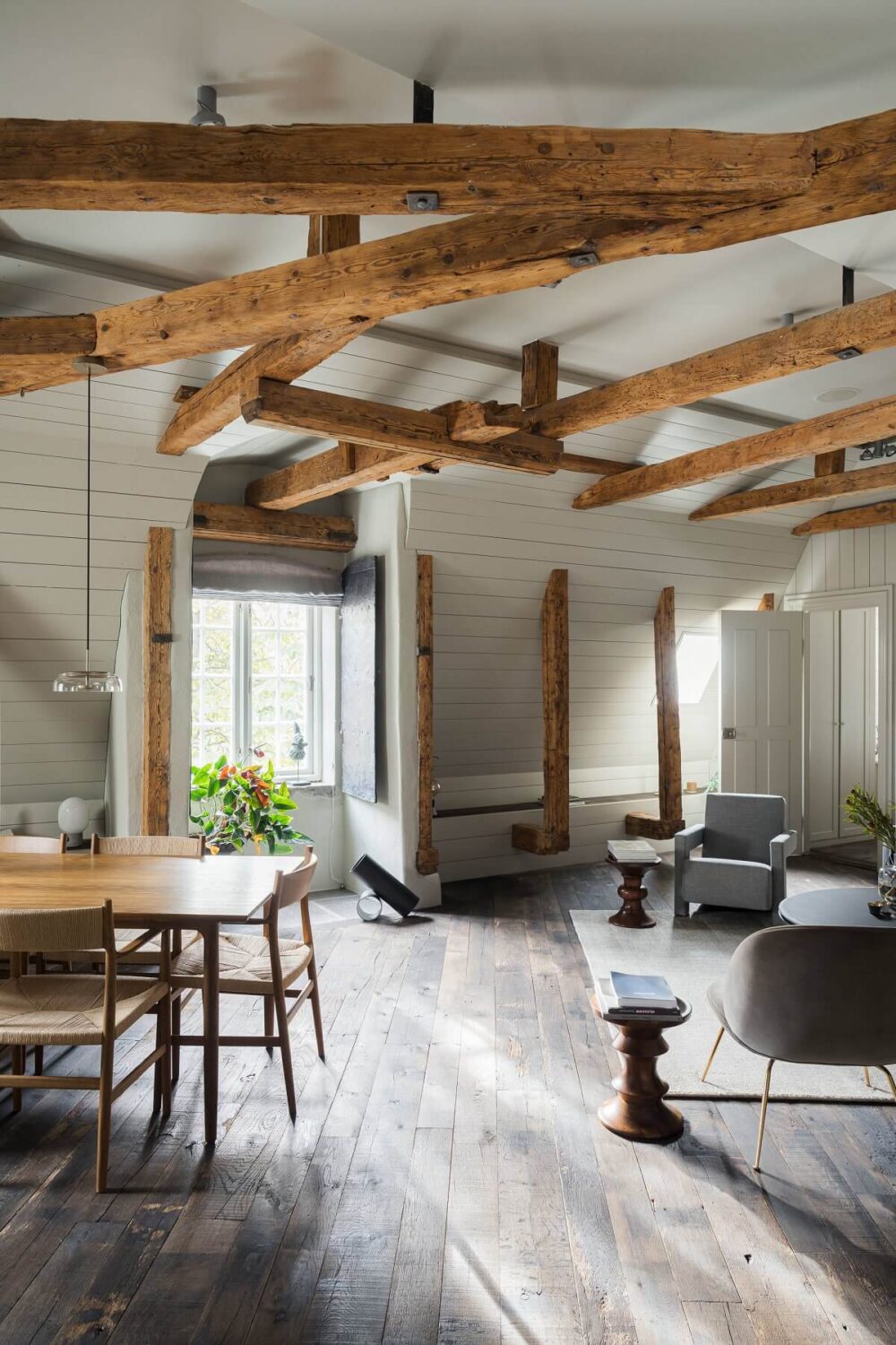 A Stylish Penthouse Apartment with Exposed Beams 5 scandinavian penthouse exposed wooden beams