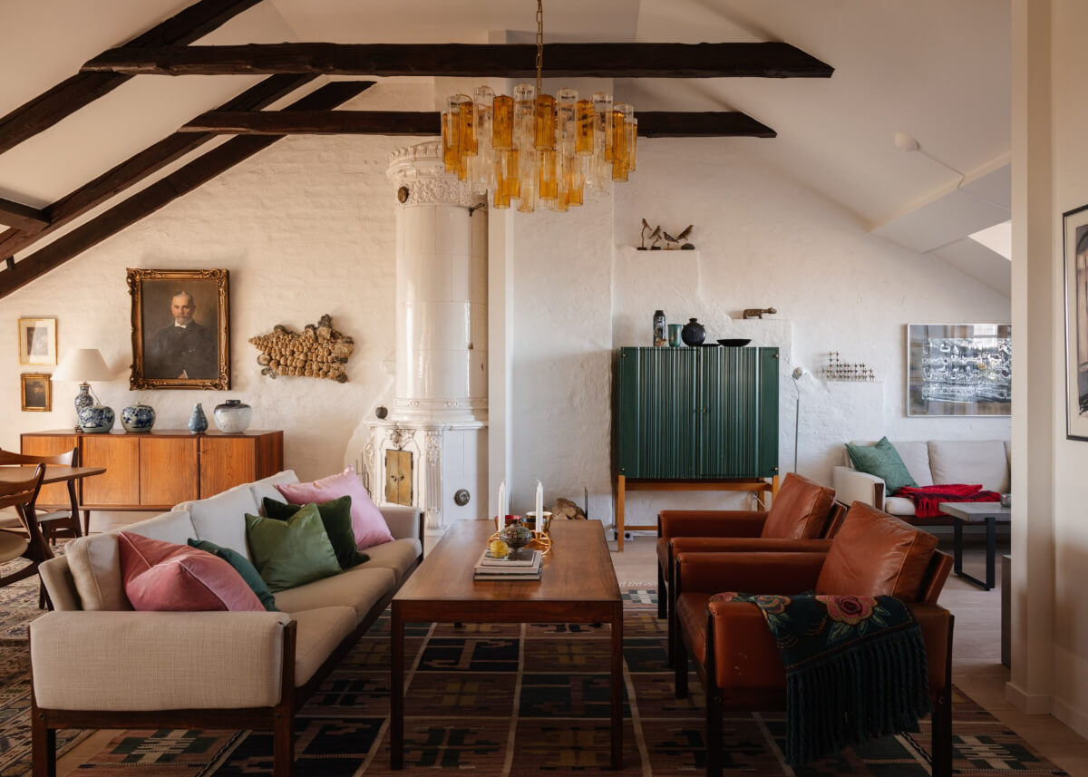 Revisiting a Spectacular Stockholm Penthouse with Exposed Beams 7 sitting room white-painted brick wall