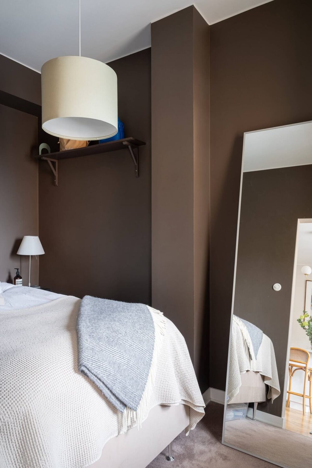 The Color Trends for 2025: Warm, Natural Shades and a Cheerful Accent 91 small bedroom with brown walls and large mirror nordroom