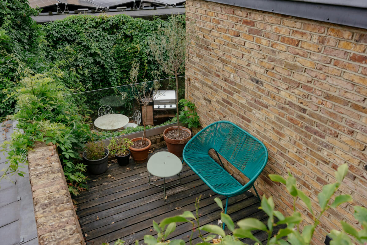 A Renovated Victorian Townhouse with a Small Split-Level Garden 7 small gardent terrace