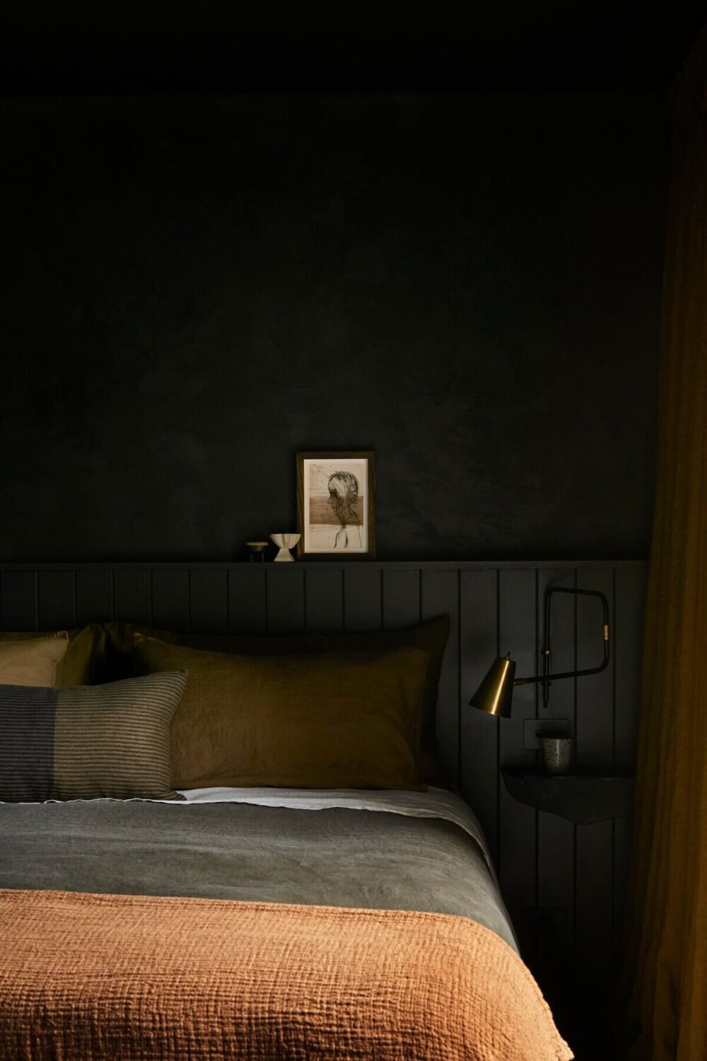 The River Studio: Moody Tones and Luxury in an Australian Airbnb 9 studio-apartment-black-walls-headboard-earthy-color-textiles-airbnb-nordroom