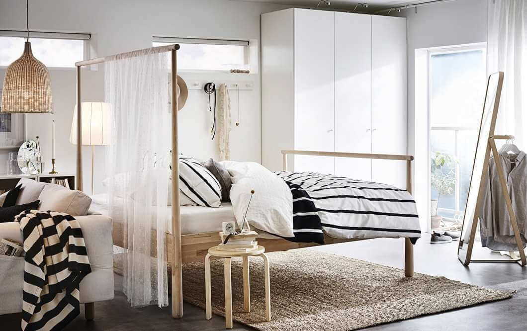 52 Studio Apartments with a Curtain Room Divider 39 studio-apartment-canopy-bed-nordroom