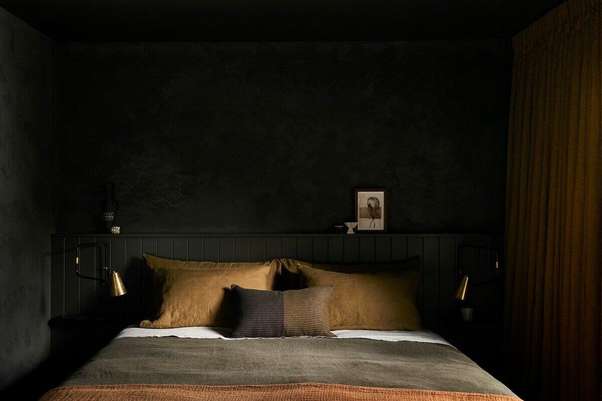 The River Studio: Moody Tones and Luxury in an Australian Airbnb 8 studio-apartment-earthy-textiles-black-walls-nordroom