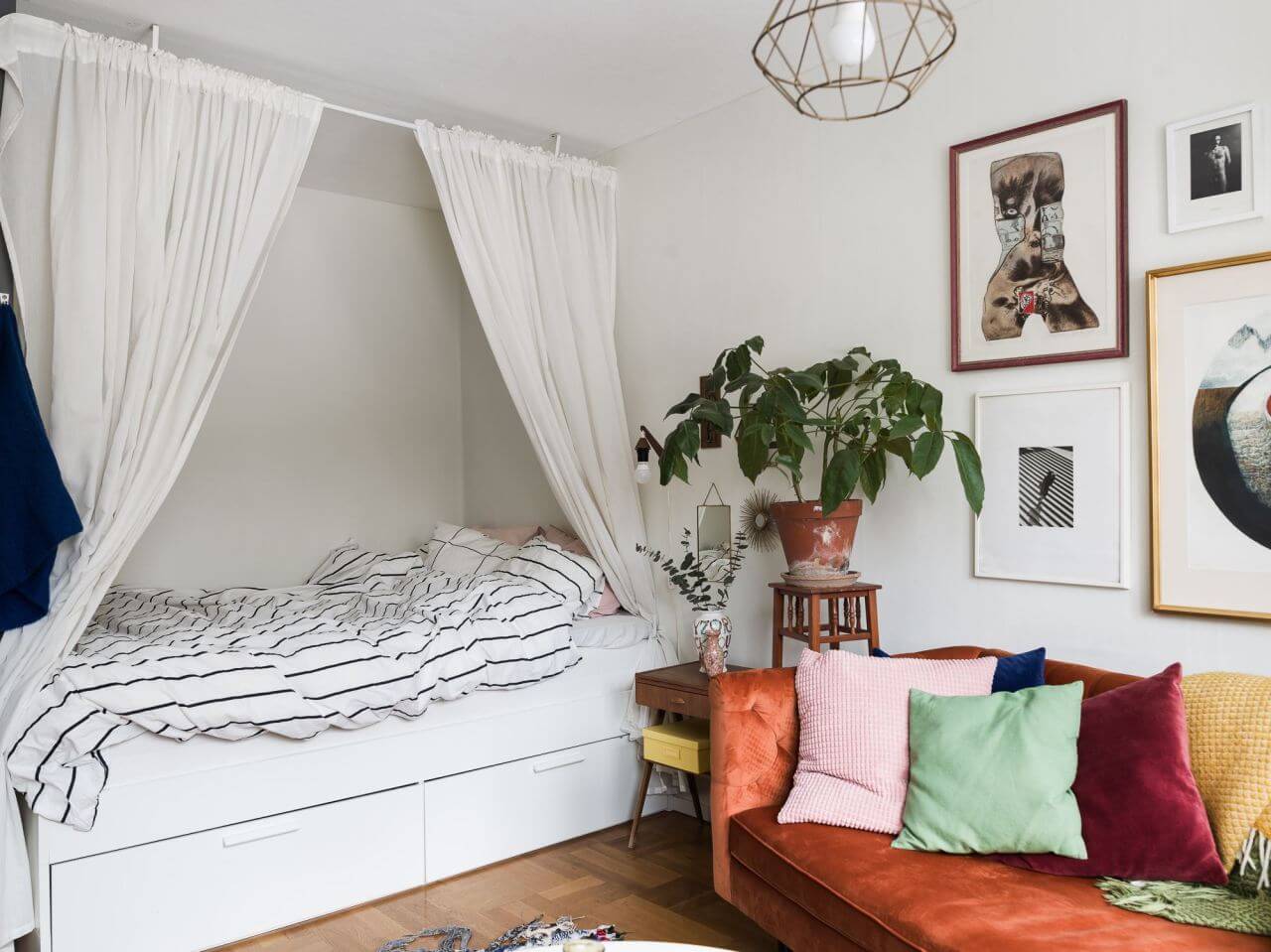 52 Studio Apartments with a Curtain Room Divider 67 studio-apartments-with-curtain-room-divider-nordroom