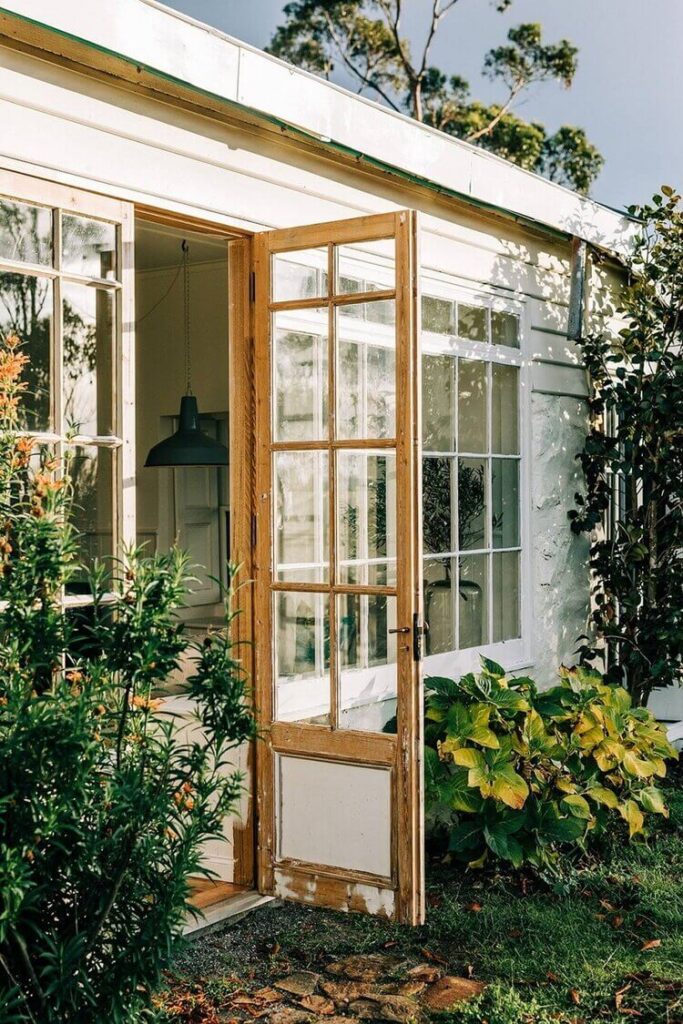 20 Stylish and Peaceful Holiday Cottages in Tasmania 23 the-burrows-holiday-cottages-tasmania-nordroom