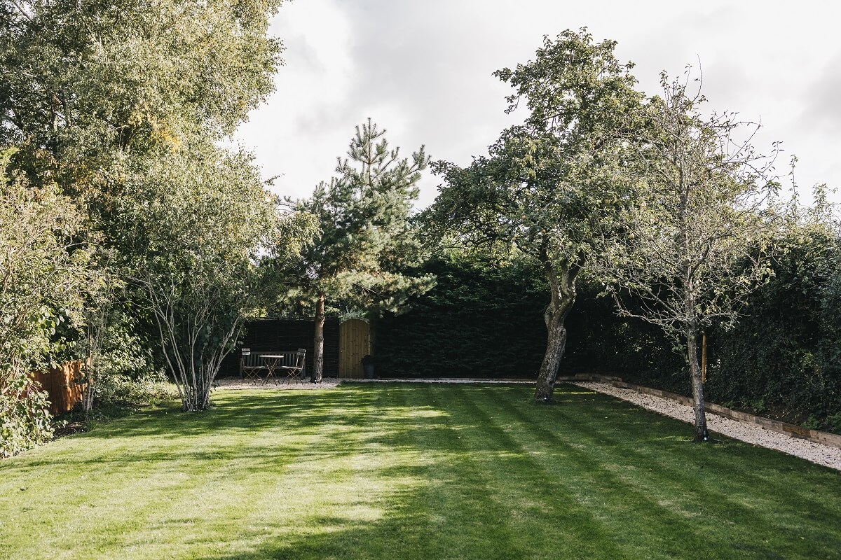 The Workers Cottage: An English Holiday Home with a Royal Past 17 the-workers-cottage-garden-nordroom