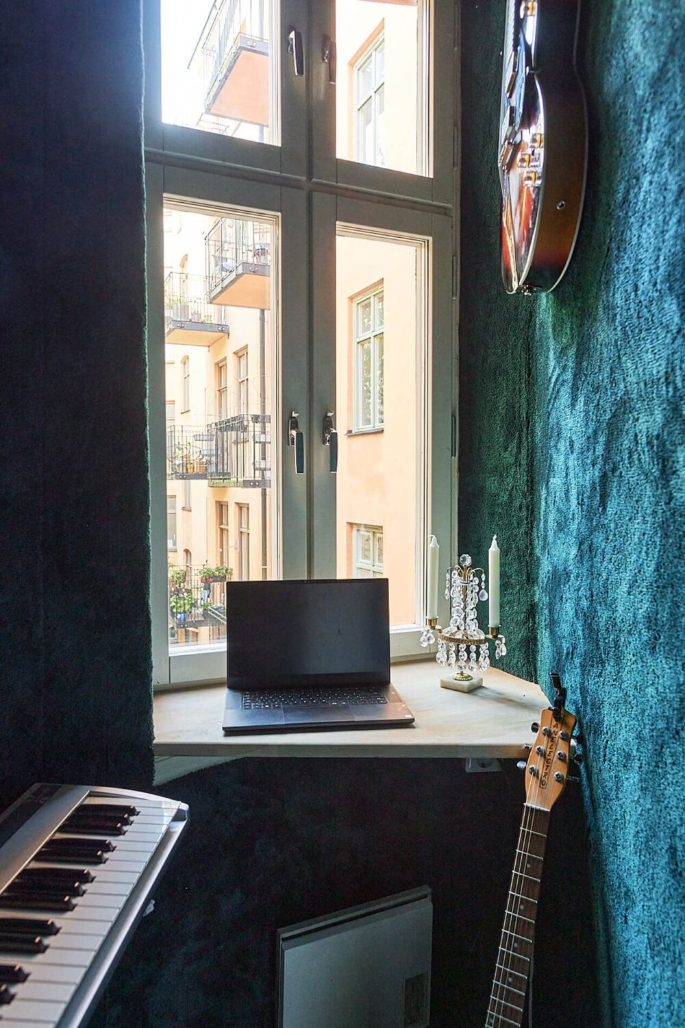 tiny-blue-room-tiny-desk