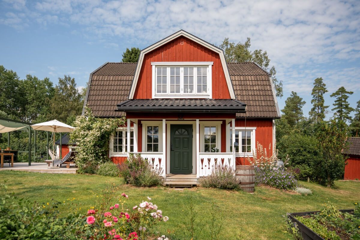 A Charming Historic Country House North of Stockholm 1 traditional red swedish house