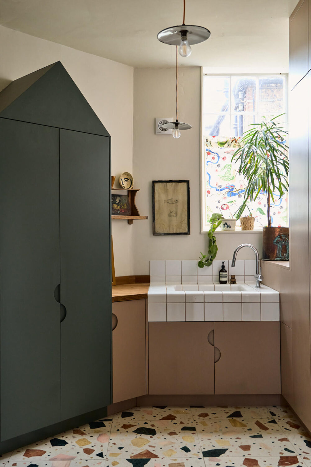 A Colorful Design-Led Georgian House in the Heart of Henley-on-Thames 8 utility room terrazzo tiles tiled sink