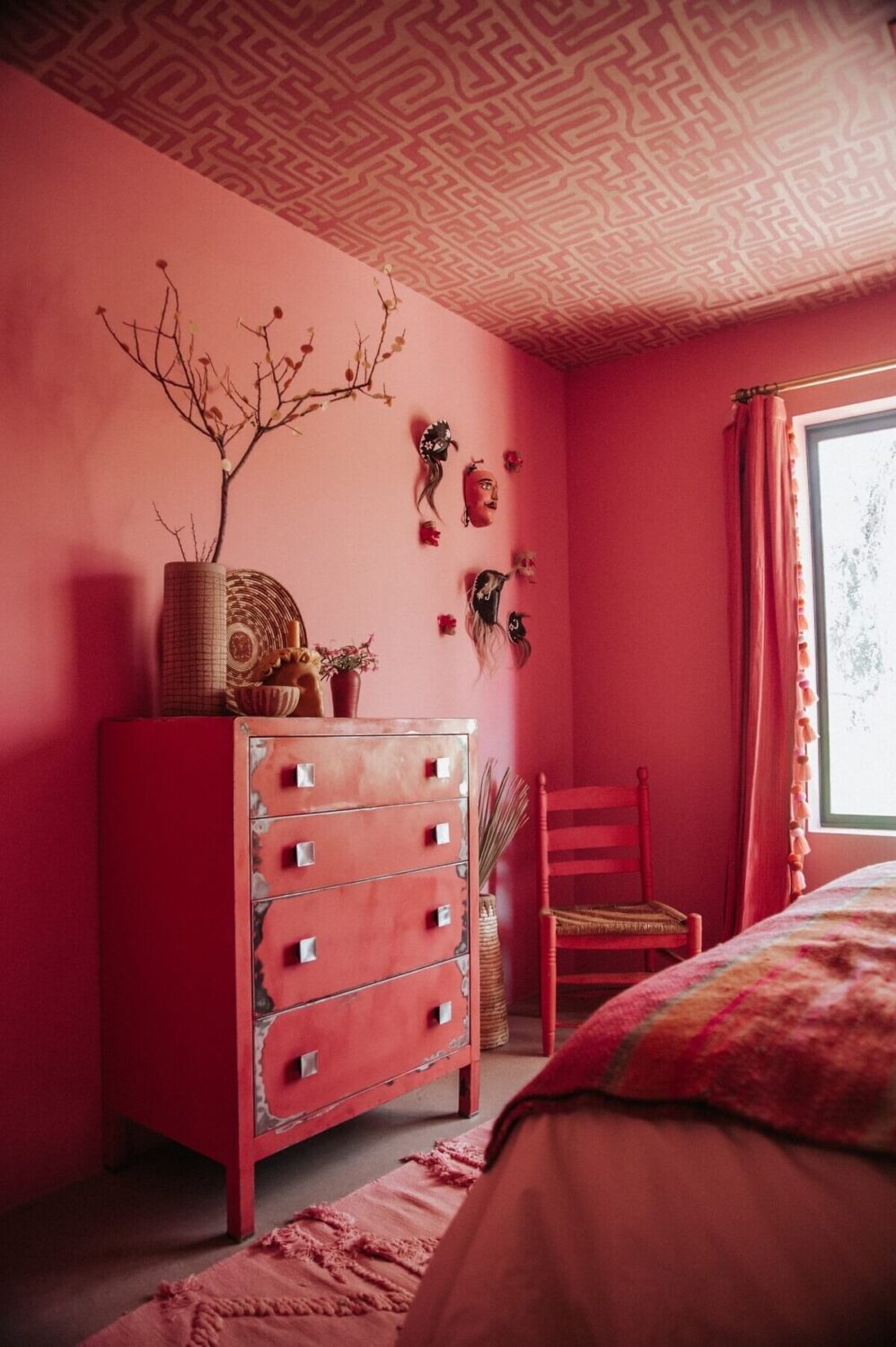 A Colorful Airbnb Home in the Morongo Valley 27 wallpaper-ceiling-pink-walls-bedroom-nordroom