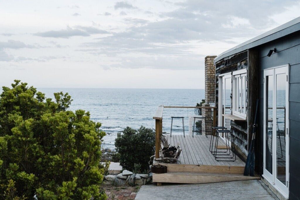 20 Stylish and Peaceful Holiday Cottages in Tasmania 8 whale-song-holiday-cottage-tasmania-nordroom