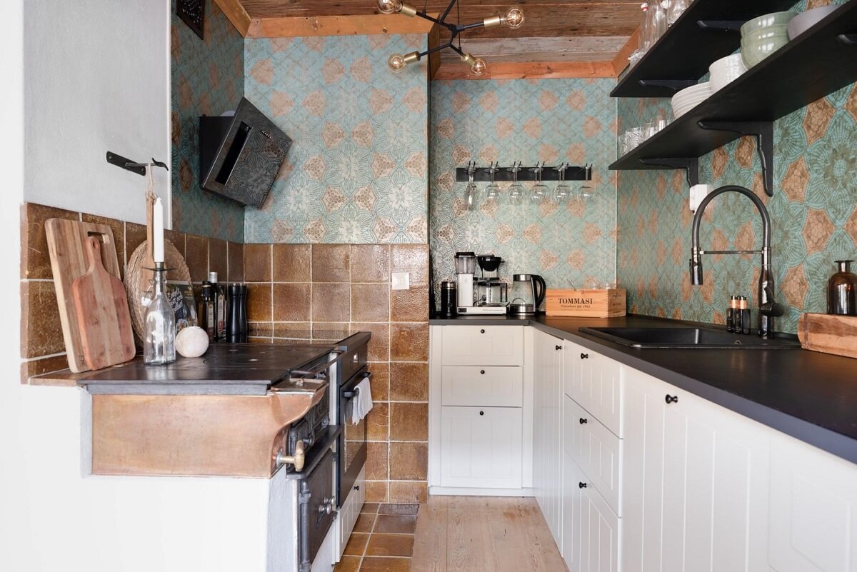 white kitchen blue tiles