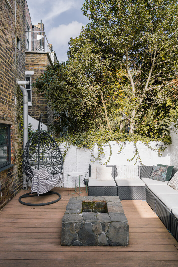 A Charming One-Bedroom Apartment with a Courtyard Terrace 16 wooden deck city garden A Charming One-Bedroom Apartment with a Courtyard Terrace