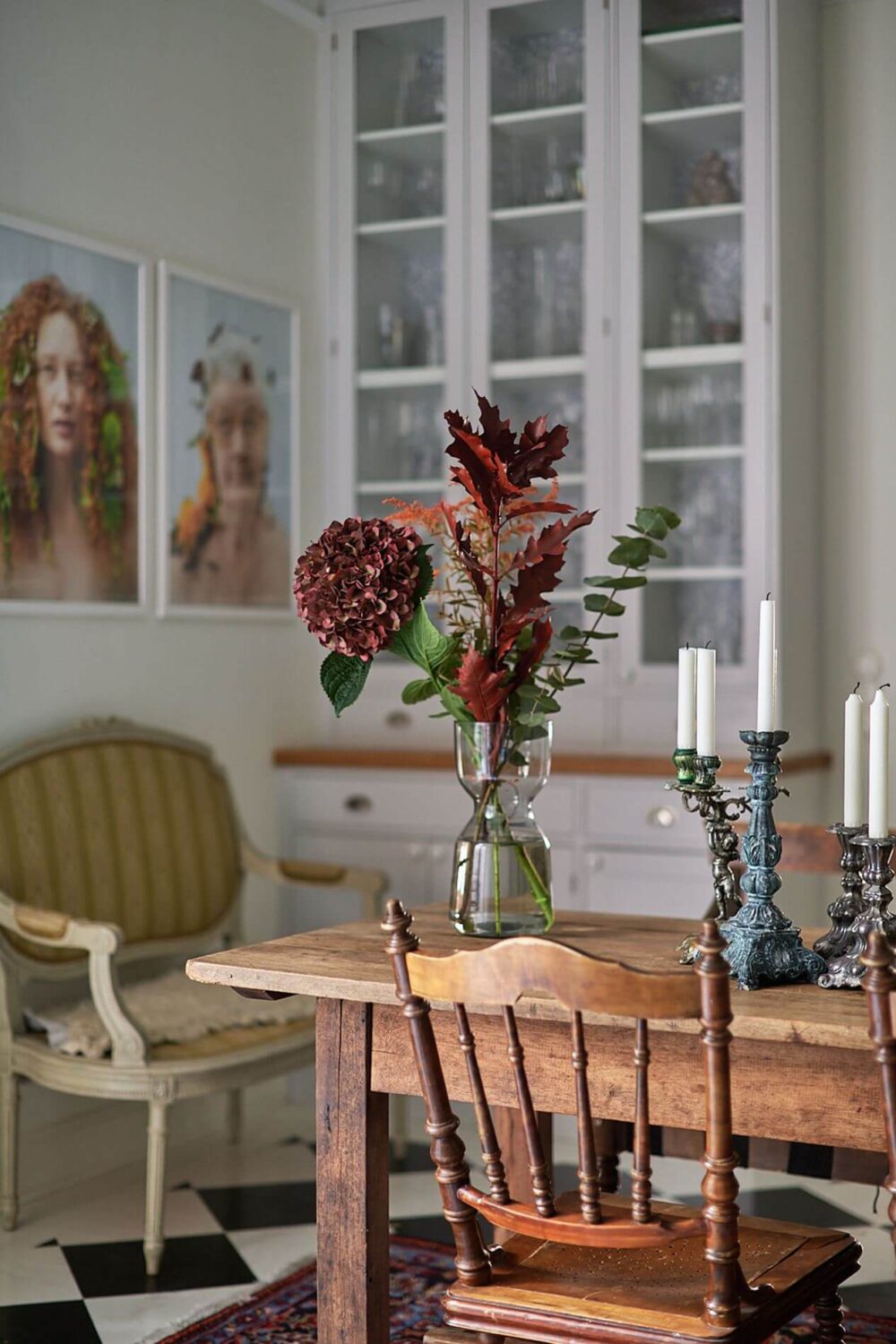 wooden-dining-table-detail