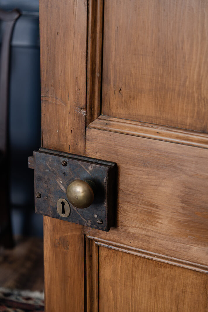 A Georgian English House Restored To Its Former Glory 4 wooden door detail