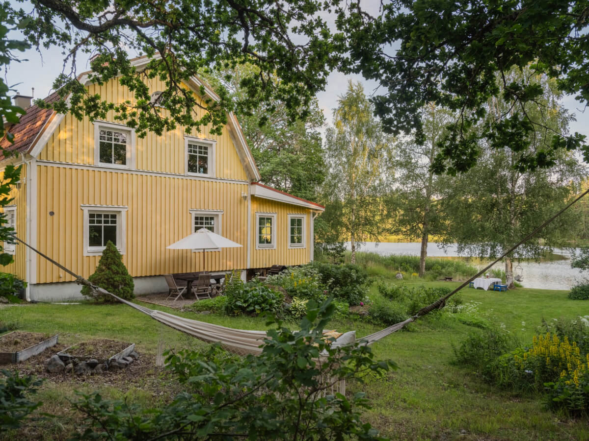 A 1930s Lakeside Country House with a Private Beach 2 yellow country house with garden sweden