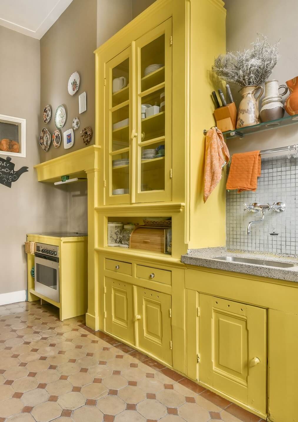 Yellow Kitchen Design Ideas (with Paint Colors) 21 yellow country style kitchen nordroom Yellow Kitchen Design Ideas (with Paint Colors)