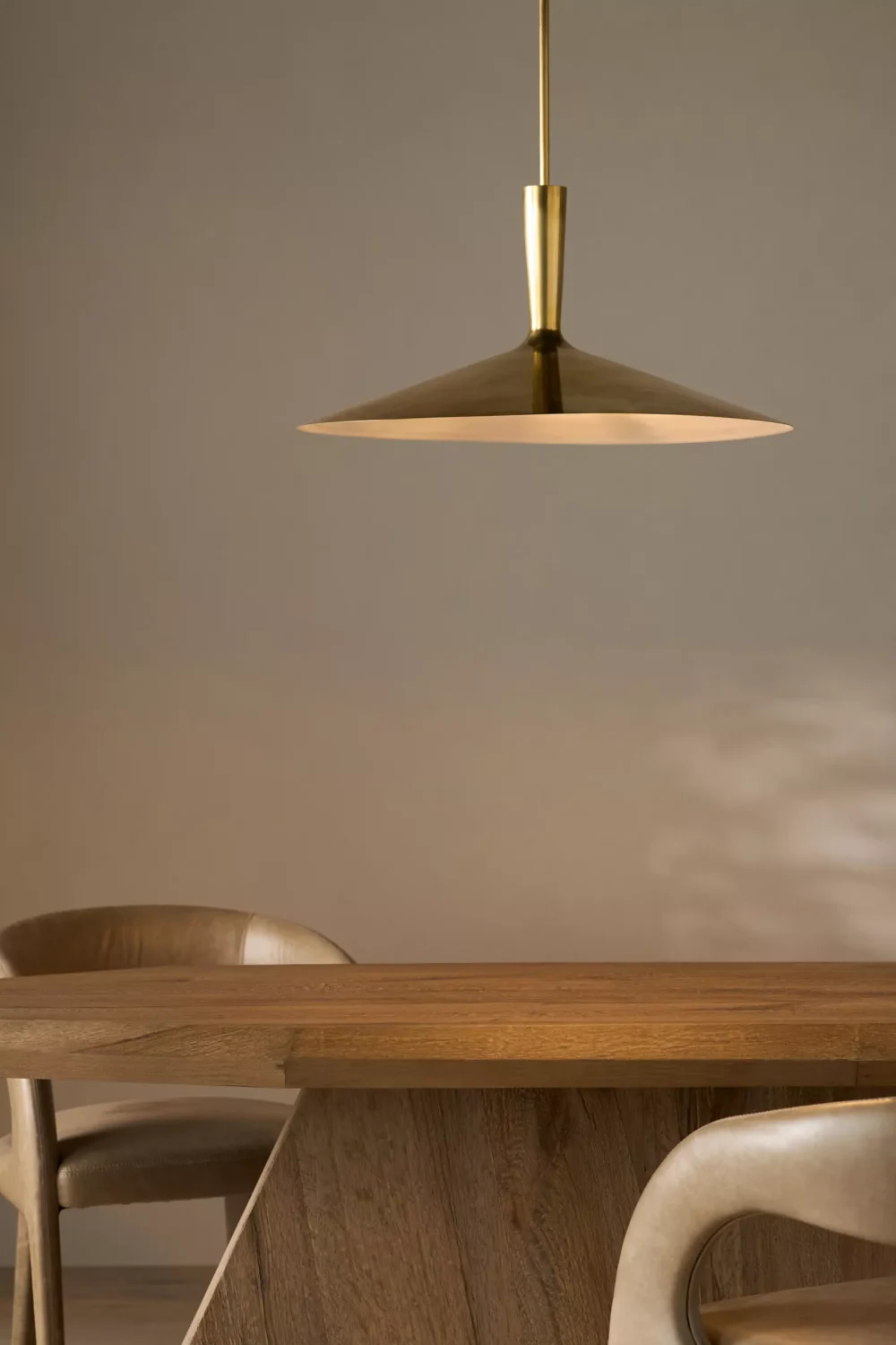 94006202 074 b 7 Simple Tricks To Make a Low Ceiling Look Taller