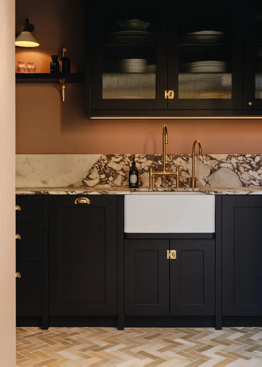 Pantone Color of the Year 2025: Mocha Mousse Interior Inspiration 12 black kitchen with brown wall nordroom Pantone Color of the Year 2025: Mocha Mousse Interior Inspiration