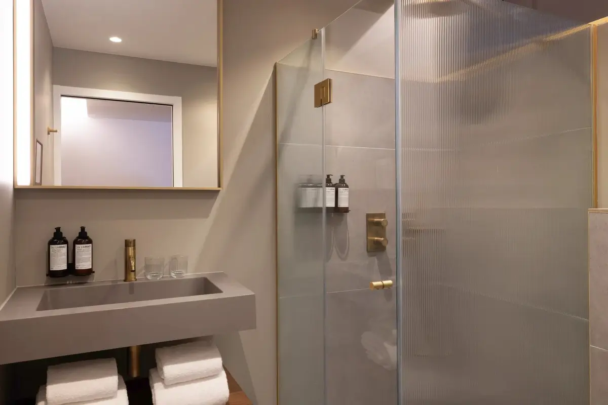 Top Boutique & Design Hotels in the Latin Quarter of Paris 38 hotel pilgrim chambres superieure 00316a8096 hotel pilgrim md 656461cc4d73e270649432 Top Boutique & Design Hotels in the Latin Quarter of Paris