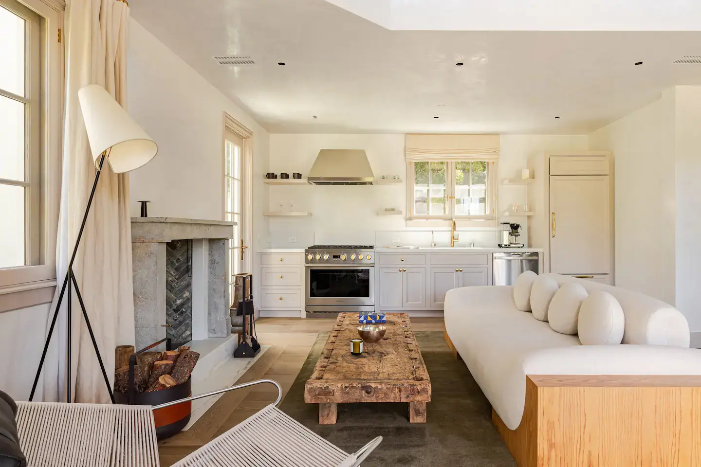 Gwyneth Paltrow's Serene Guesthouse in Montecito 2 serene-living-room-fireplace-kitchen-guesthouse-gwyneth-paltrow-nordroom