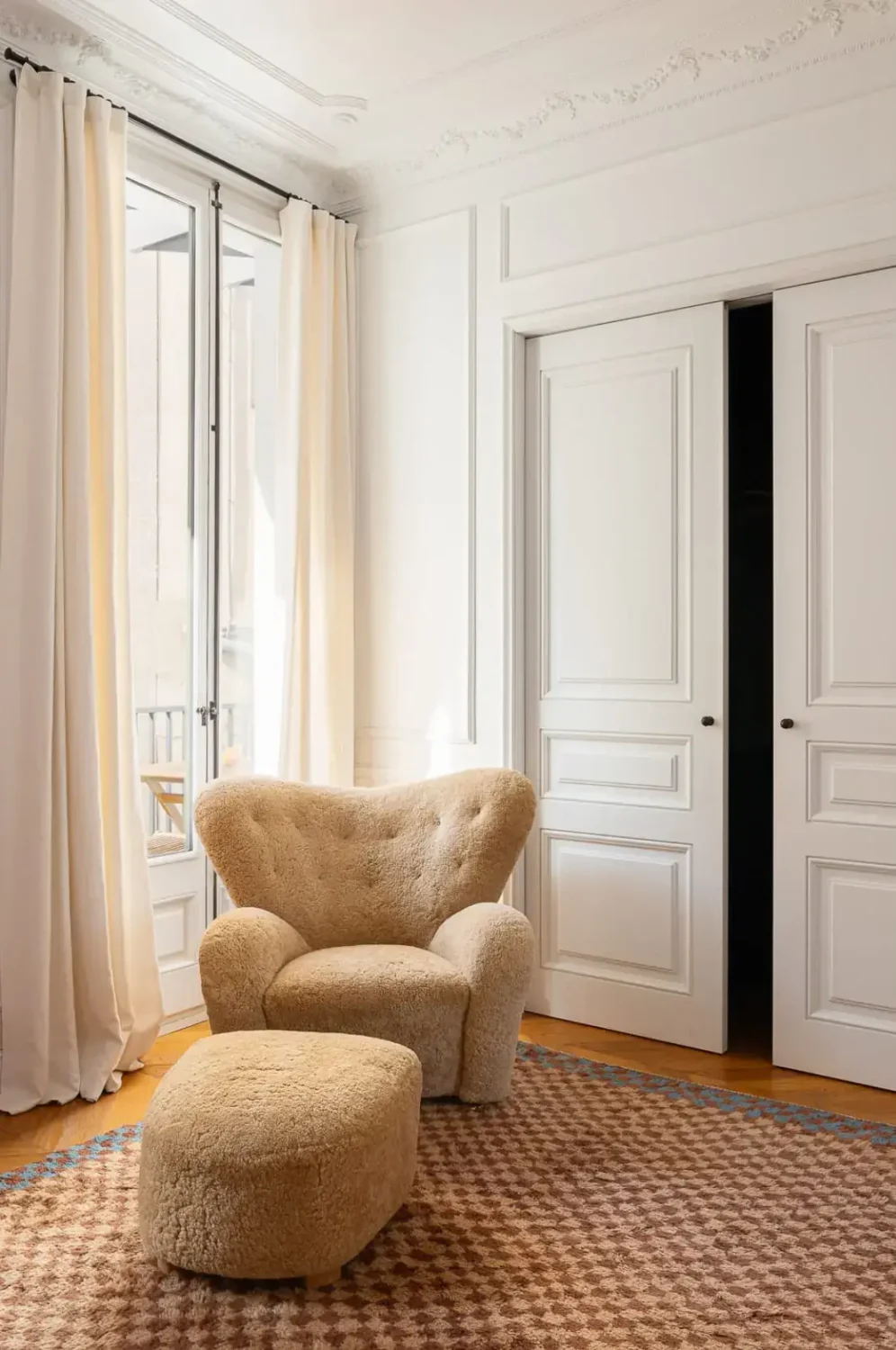 Contemporary Design in a Renovated Barcelona Apartment 8 sliding doors