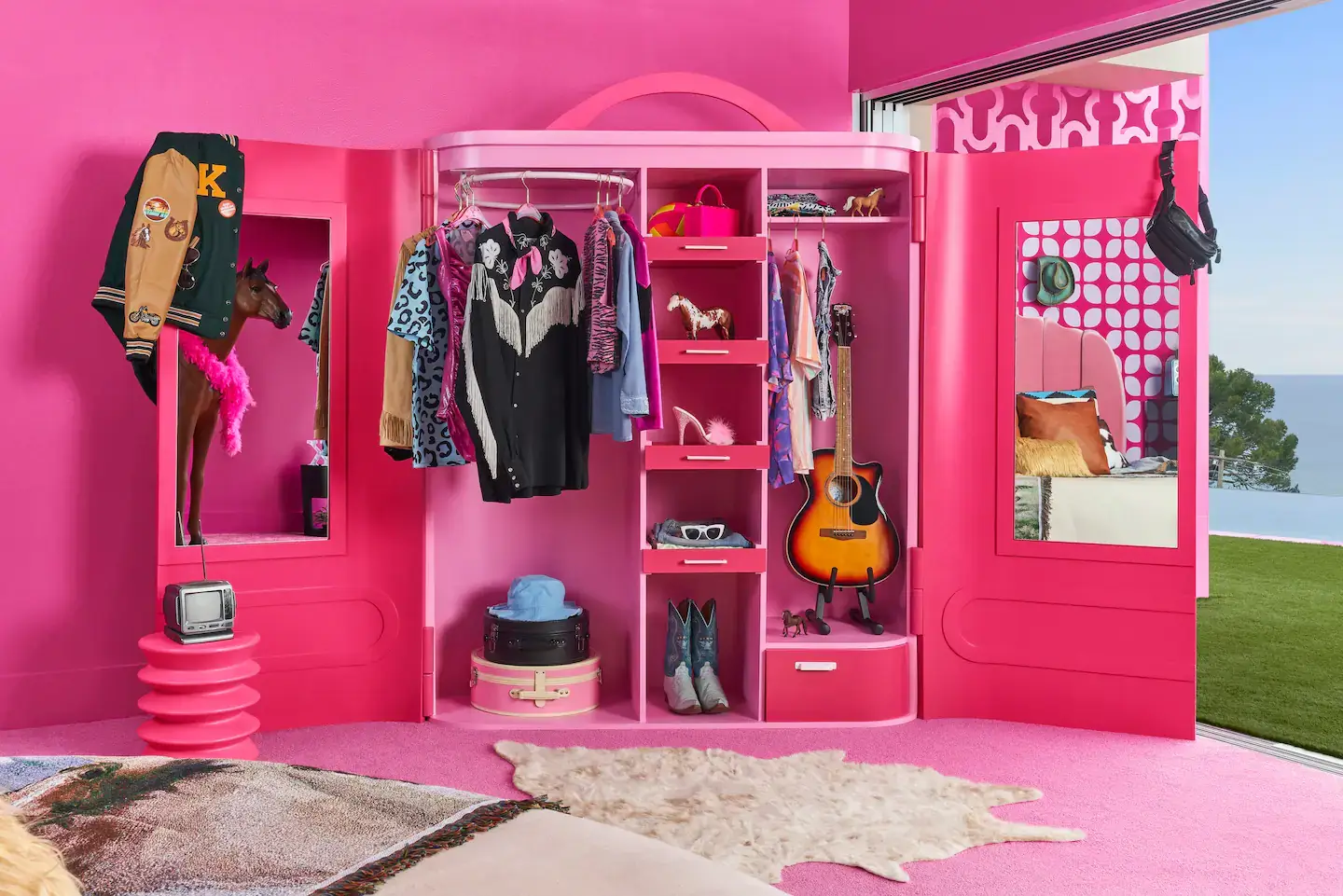 Stay in Barbie's Malibu DreamHouse - Ken's Way! 5 wardrobe-malibu-dreamhouse-barbie-ken-airbnb-nordroom