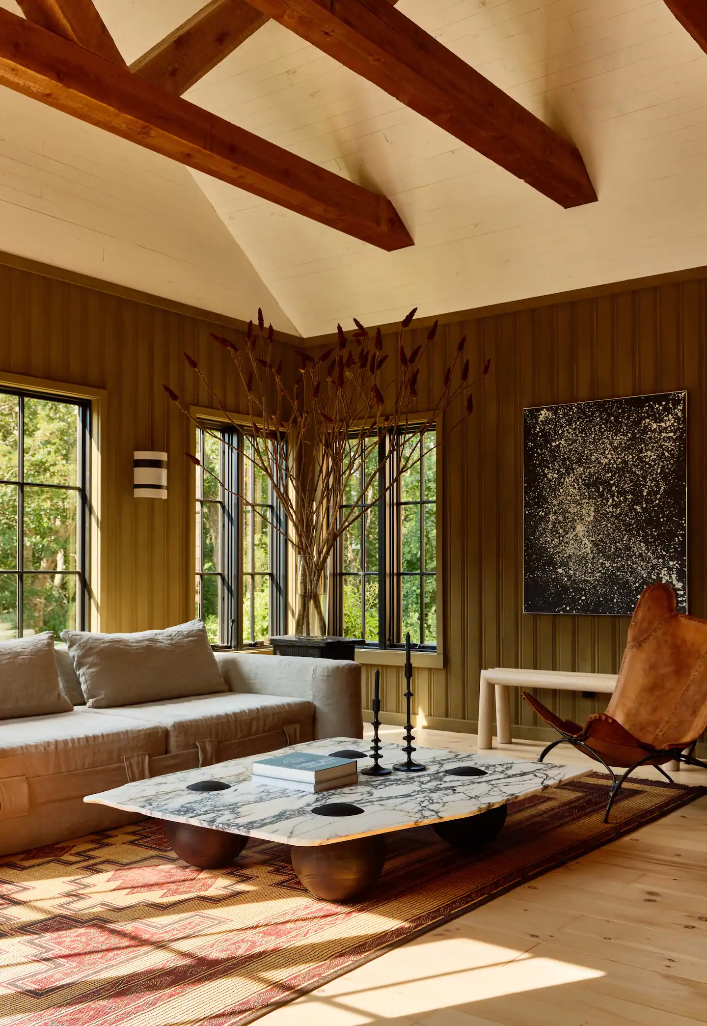 wood-panelled-sitting-room-exposed-beams-airbnb-nordroom